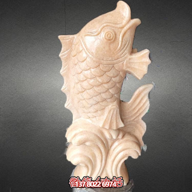 集大理石石雕、水景擺件、鯉魚(yú)雕塑于一體的精美藝術(shù)品