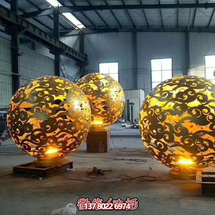 創(chuàng)意不銹鋼鏤空景觀擺件，為廣場(chǎng)帶來(lái)濃濃的藝術(shù)氣息