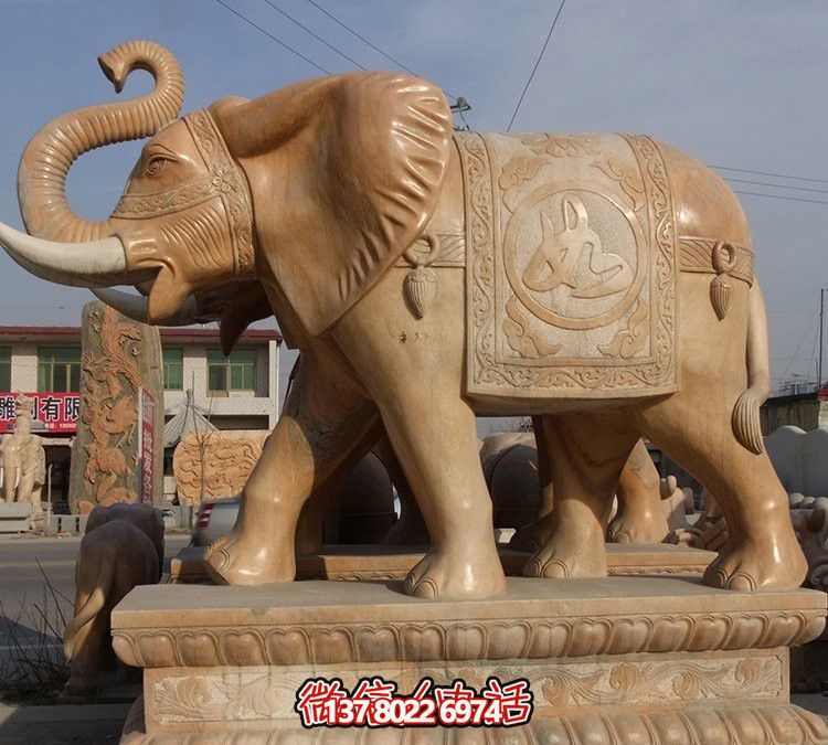 大型黃蠟石雕大象雕塑，為企業(yè)、酒店、景觀增添華麗風采