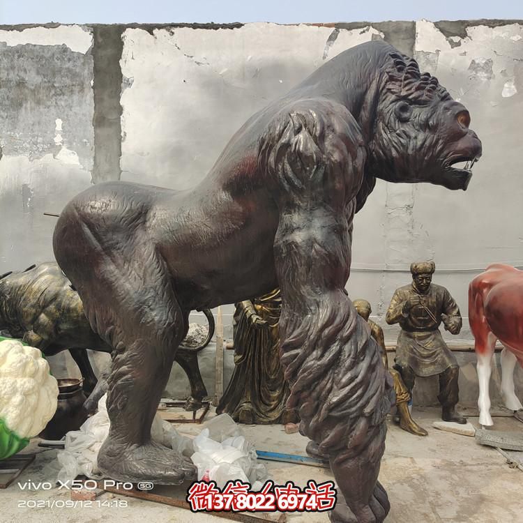 仿真玻璃鋼大猩猩雕塑，給游樂園帶來新的樂趣