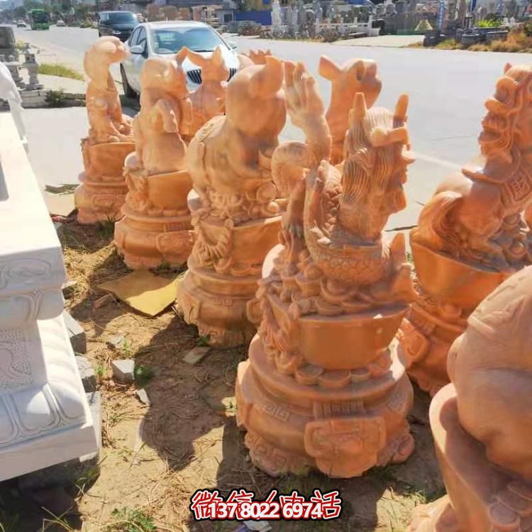 紅晚霞景區，十二生肖雕塑之旅