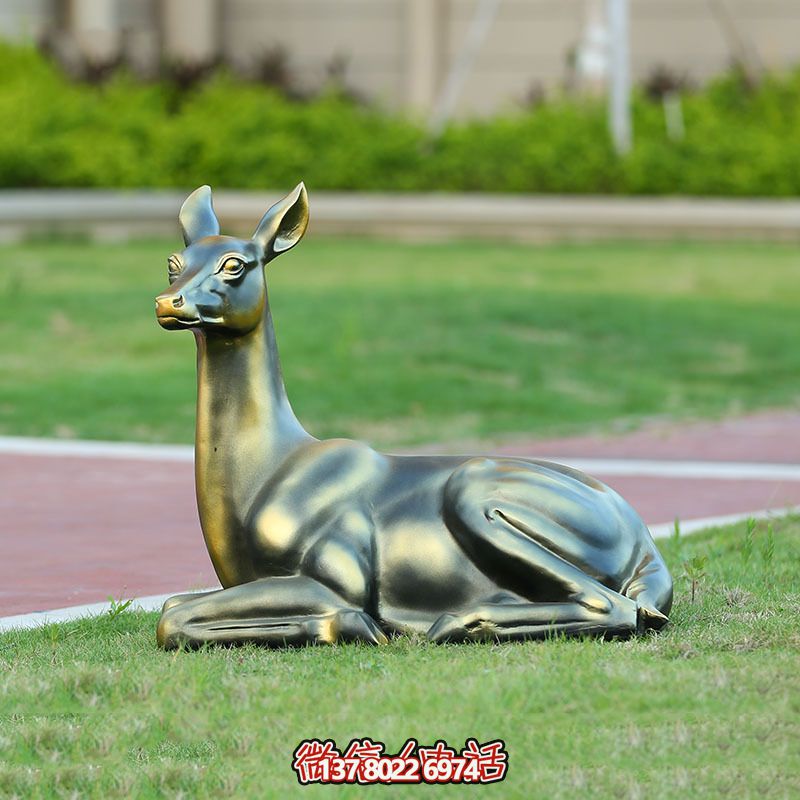 不銹鋼仿銅睡鹿雕塑，點綴戶外廣場草坪