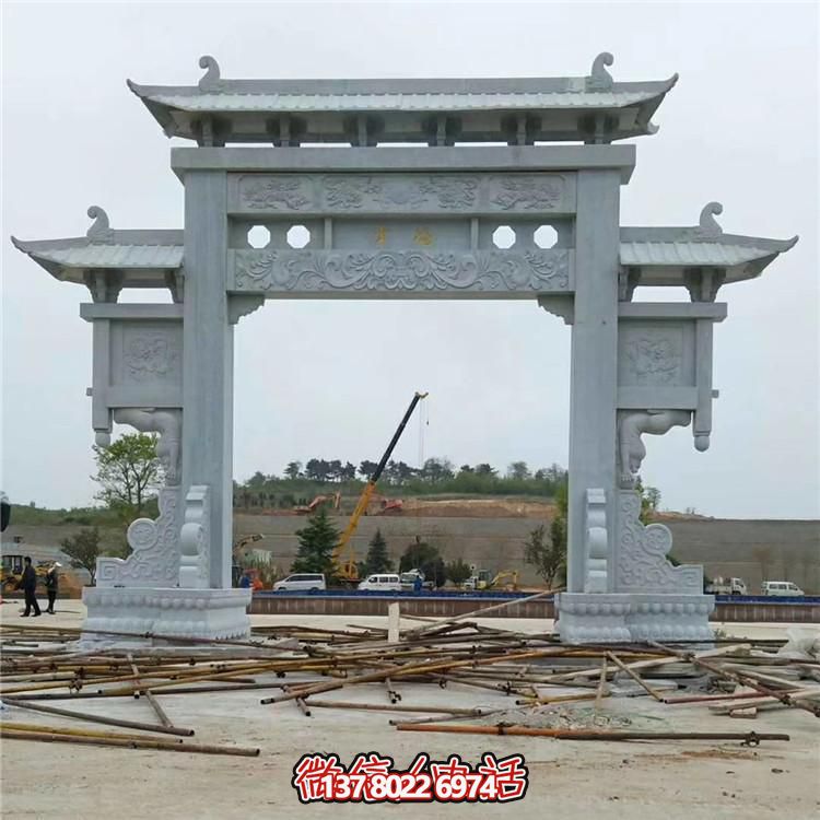 傳統工藝石雕牌坊，點綴鄉村美景