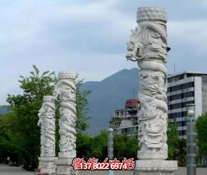 集大理石、石雕、龍柱于一體的大理景觀廣場