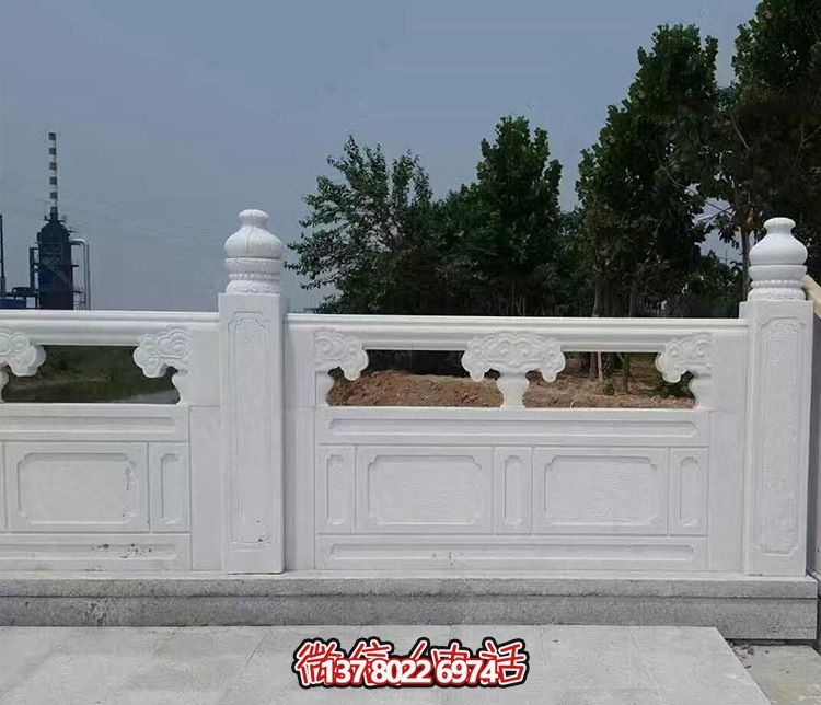 漢白玉鏤空石橋欄桿雕塑，為景區增添精彩