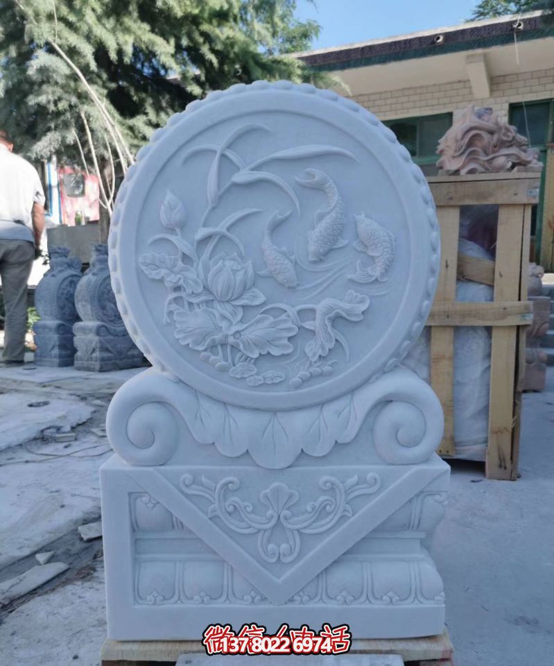 精美大理石雕刻荷花抱鼓石門墩，點綴庭院門口