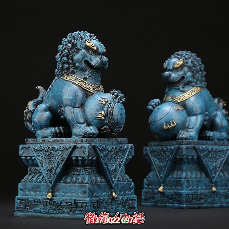 仿古青銅獅子雕塑，為景區創意增添古樸色彩