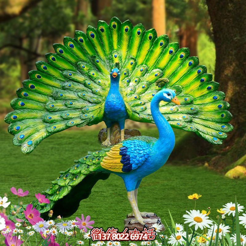 玻璃鋼彩繪孔雀雕塑，為公園草地增添靈動之美