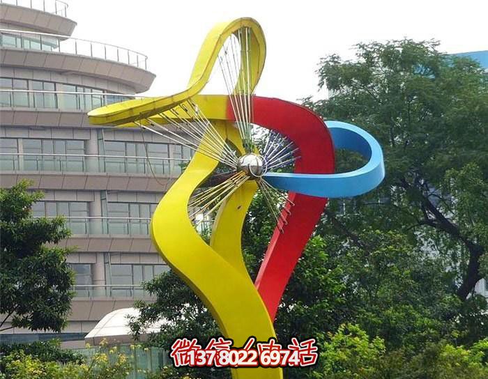 美輪美奐的不銹鋼彩虹舞景觀雕塑，點綴小區環境