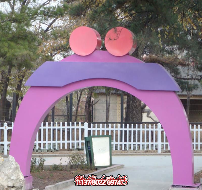 創意玻璃鋼愛心雕塑，裝點城市公園