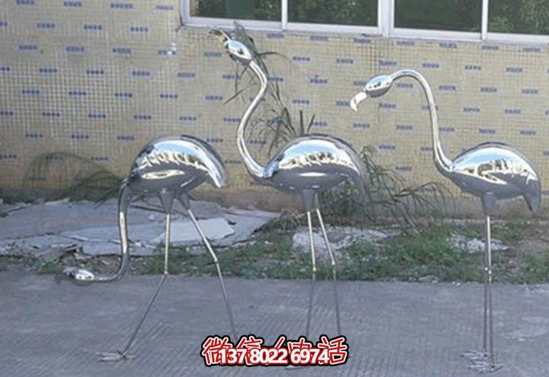 不銹鋼火烈鳥雕塑，完美擺放于室內外庭院