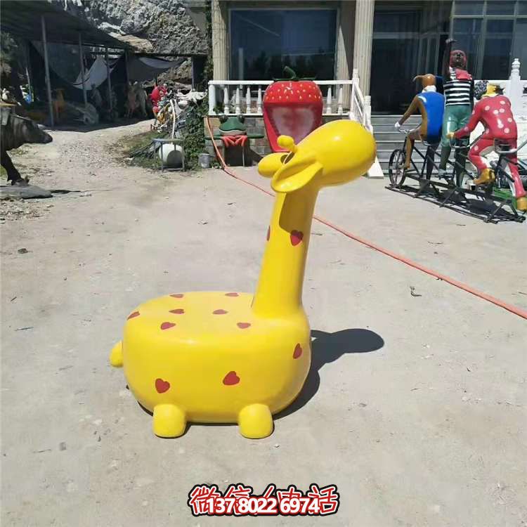 玻璃鋼長頸鹿擺件，安全可靠、適用于多種場景