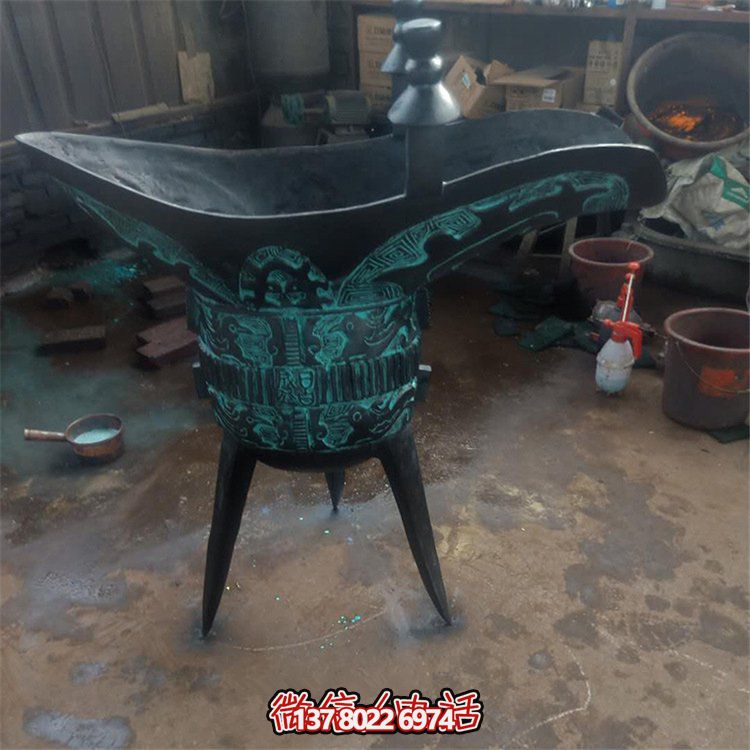 青銅仿古器皿，景觀雕塑擺放，點綴景區園林