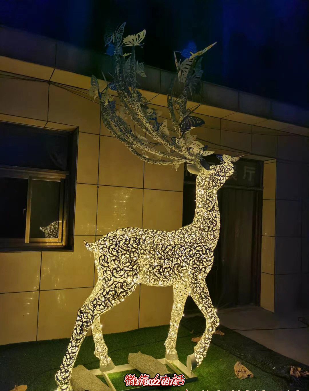 精美不銹鋼梅花鹿雕塑照明裝置，點綴廣場之美