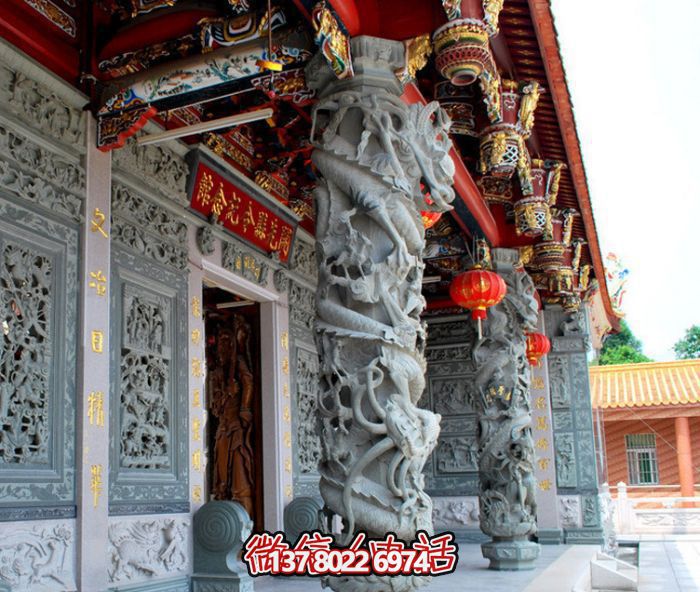 龍柱浮雕，裝飾寺廟門前景觀