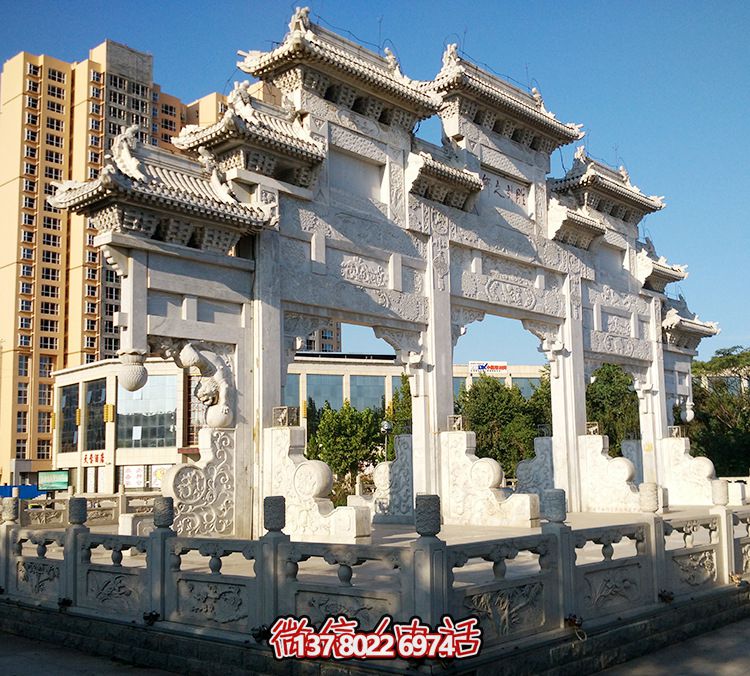 精美石雕牌坊，給城市的小區增添了一抹精致的文化氣息
