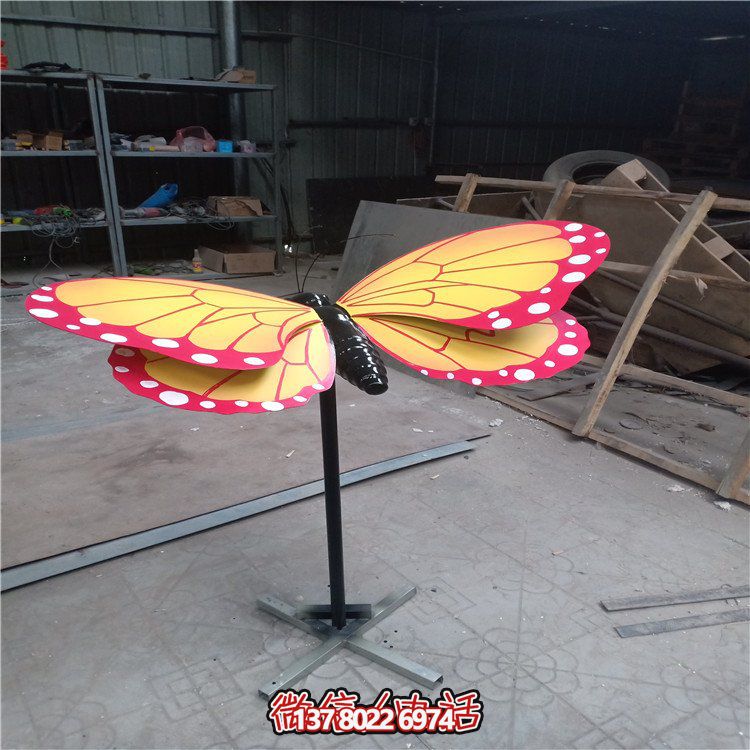 不銹鋼仿真蝴蝶雕塑，藝術性融入綠蔭公園