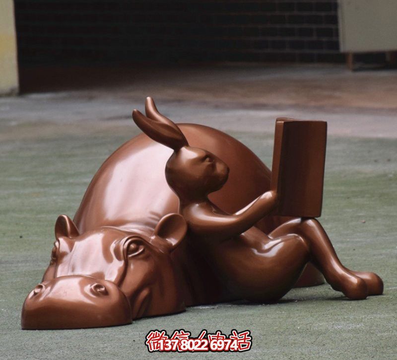 玻璃創意海馬雕塑，擺放于場內，點綴你的生活