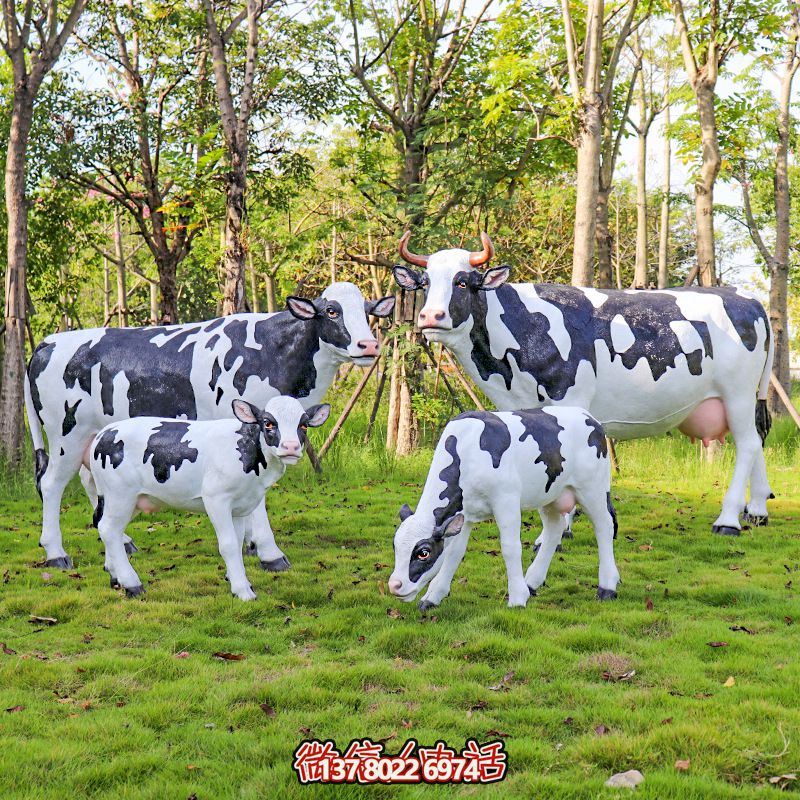 戶(hù)外叢林兩大兩小只玻璃鋼牛雕塑 戶(hù)外叢林兩大兩小只玻璃鋼牛雕塑