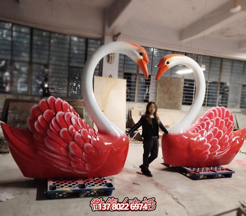 商場創(chuàng)意玻璃鋼彩繪愛心天鵝雕塑 商場創(chuàng)意玻璃鋼彩繪愛心天鵝雕塑