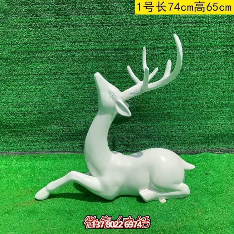 白色的梅花鹿，臥姿，仰頭，可上色